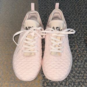 APL LIGHT PINK ATHLETIC SHOES/Size 9/EUC